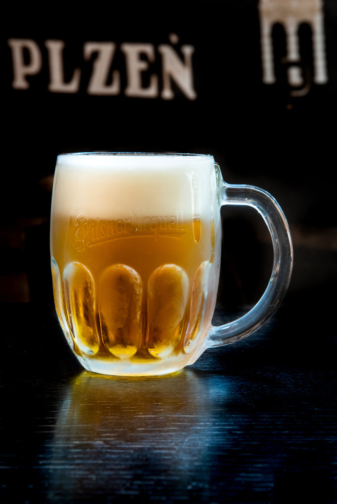 Čepované pivo v půllitru